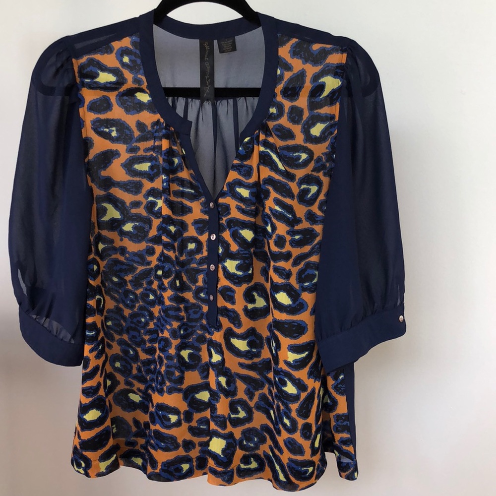 Navy top, bright leopard-like print, 3/4 sleeves